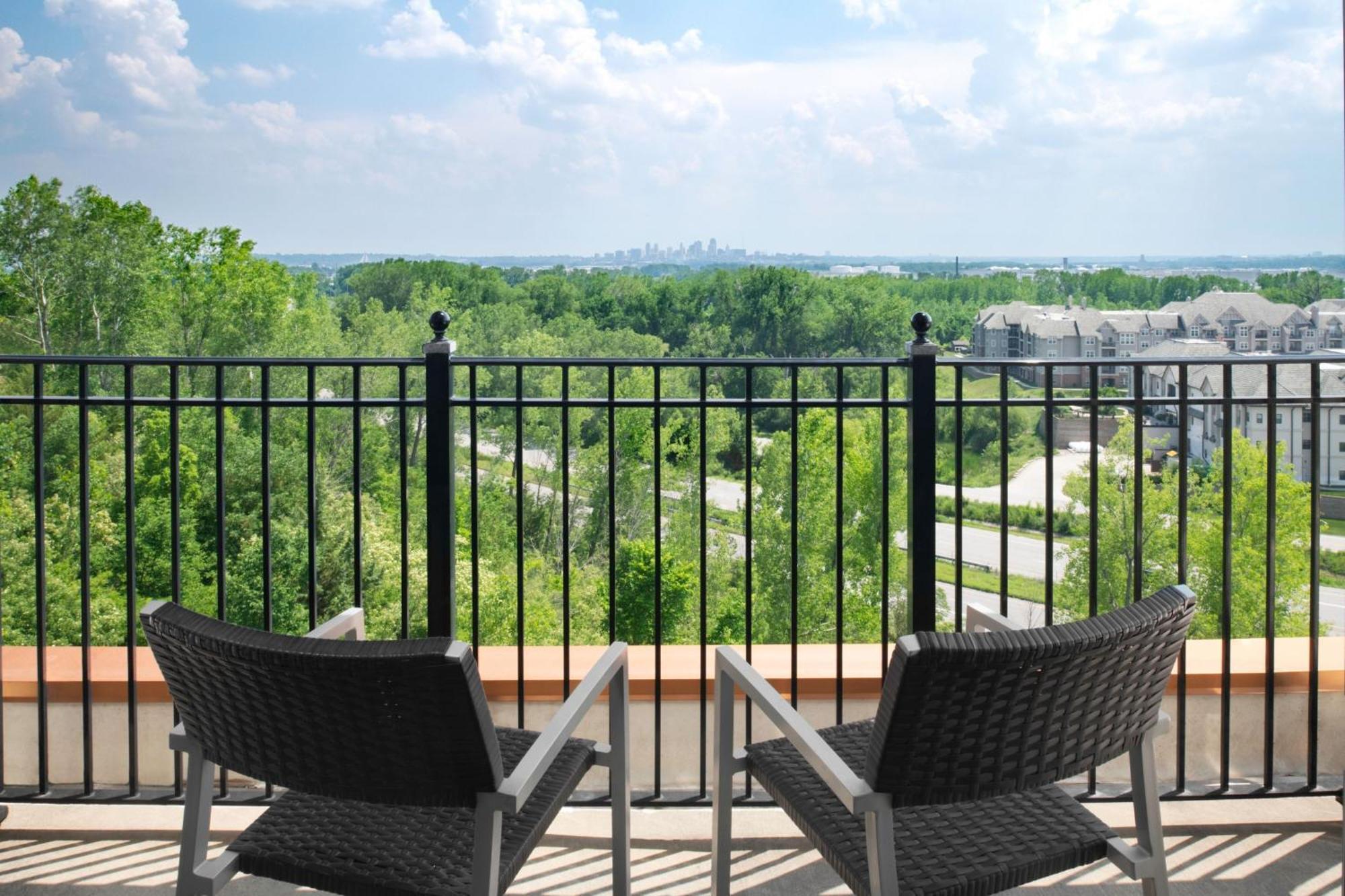 Courtyard At Briarcliff Hotel Kansas City